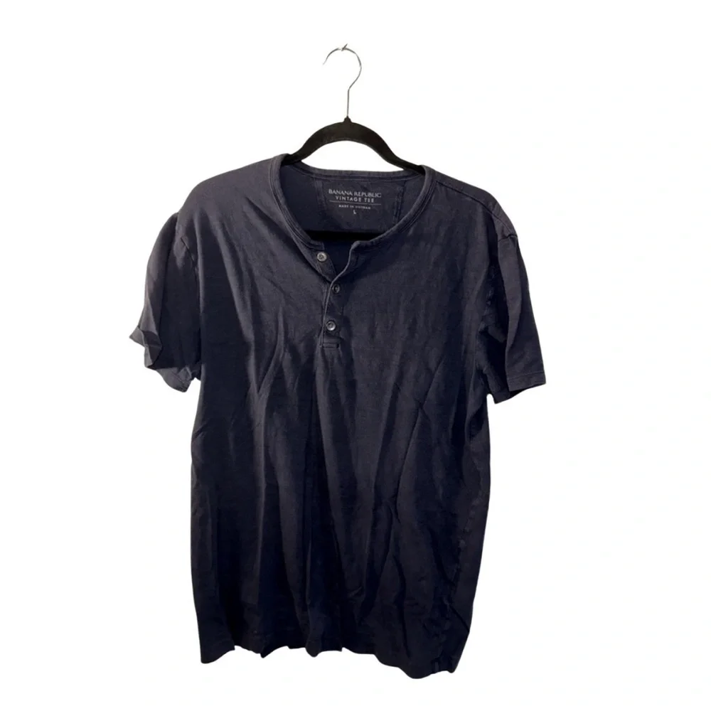 Banana Republic Vintage 3-Button T-Shirt (Size L)